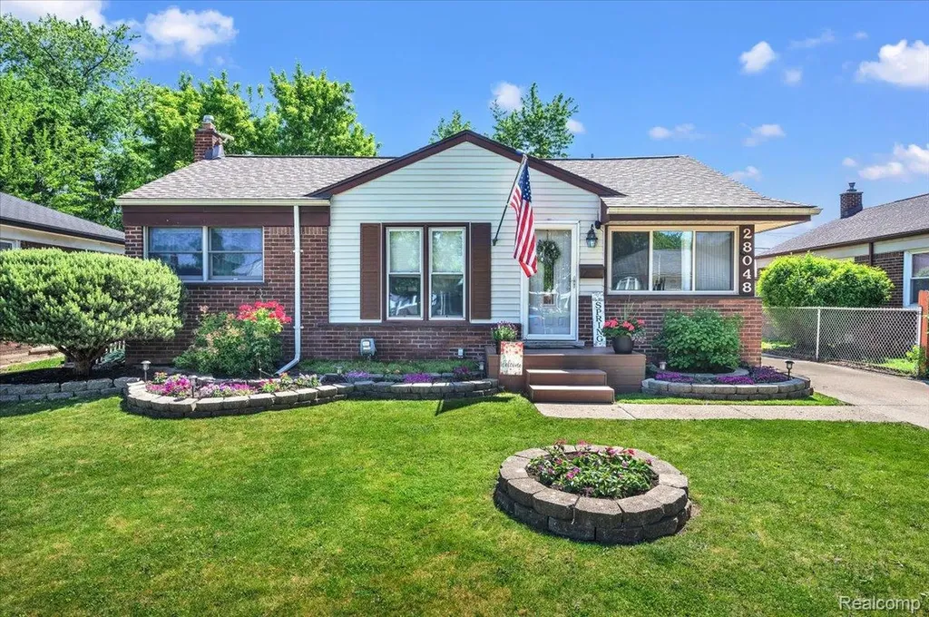 28048 Bohn Street Roseville City MI 48066