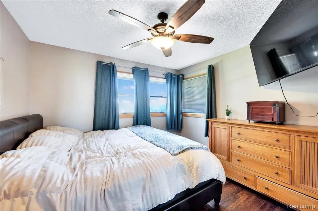 28048 Bohn Street Roseville City MI 48066