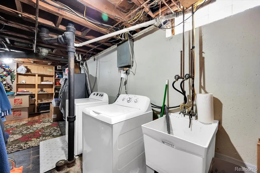 28048 Bohn Street Roseville City MI 48066