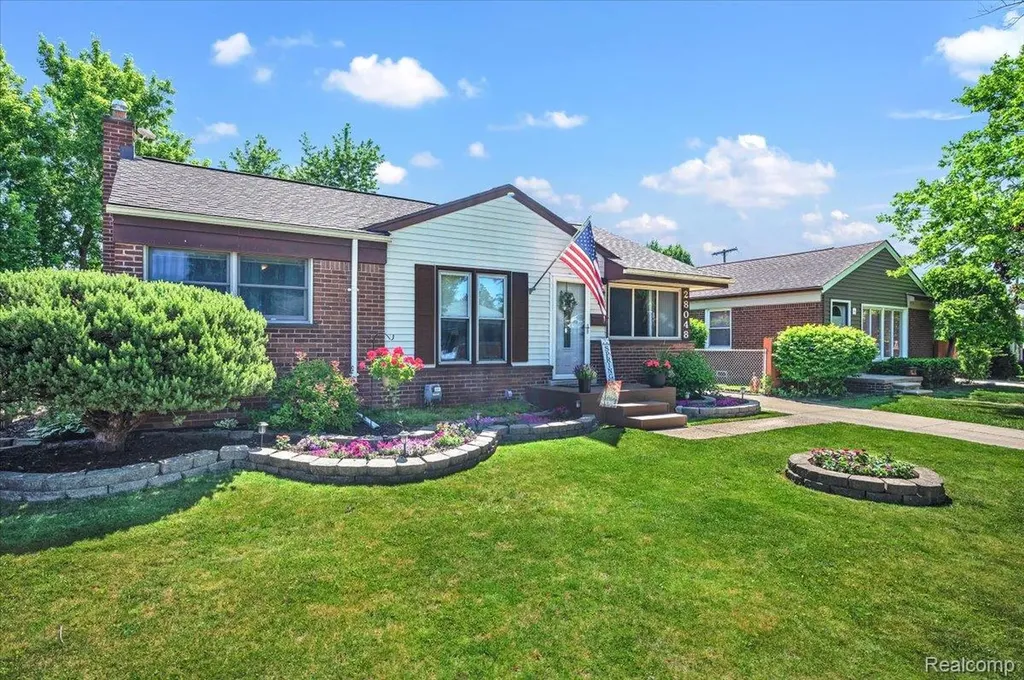 28048 Bohn Street Roseville City MI 48066
