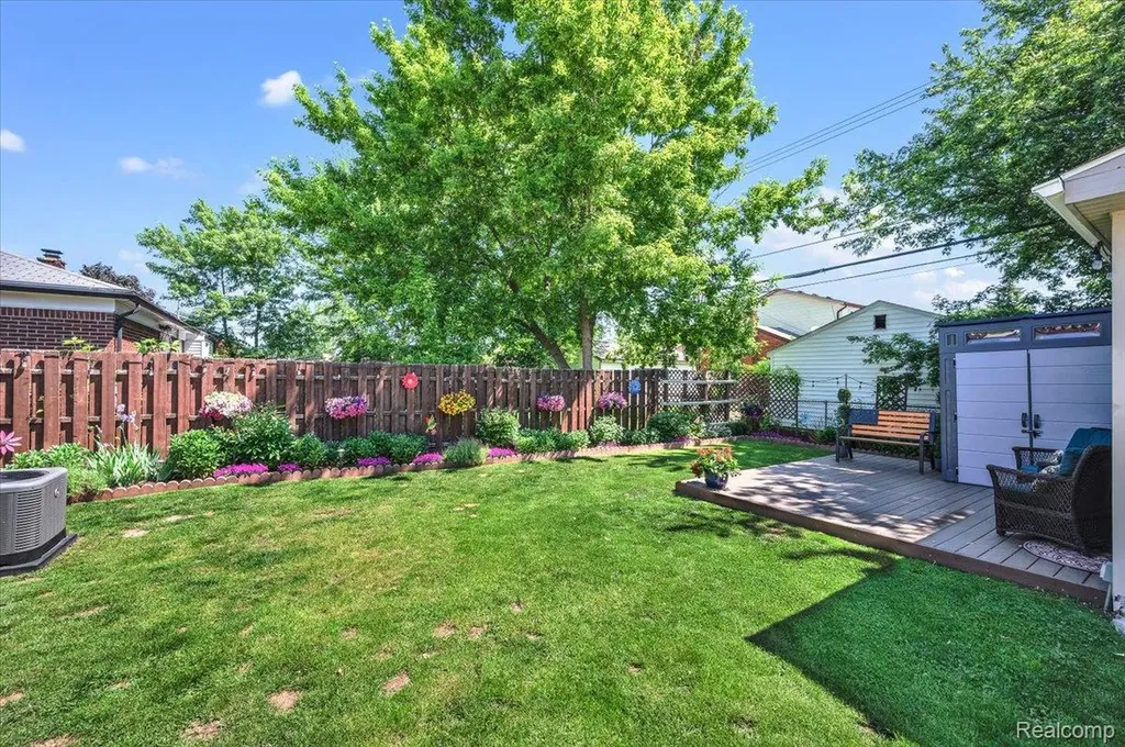 28048 Bohn Street Roseville City MI 48066