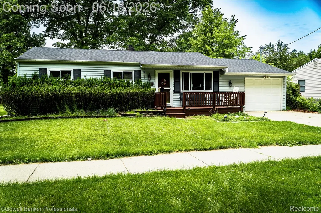 1017 N East Street Fenton City MI 48430