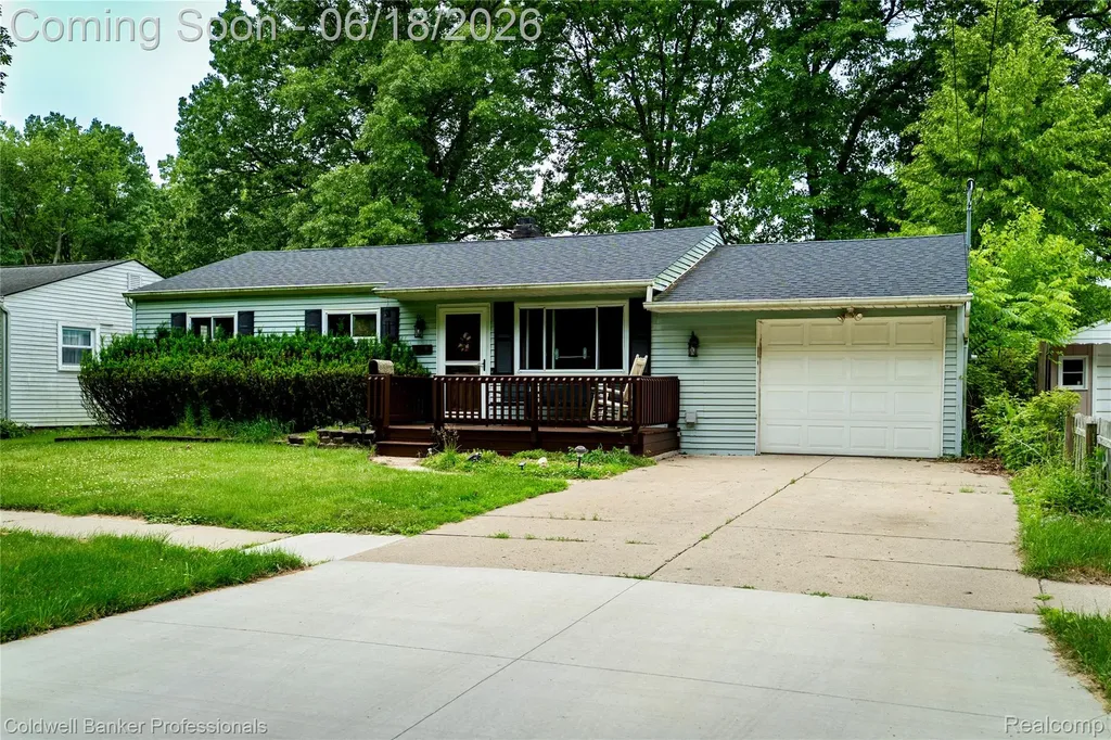 1017 N East Street Fenton City MI 48430