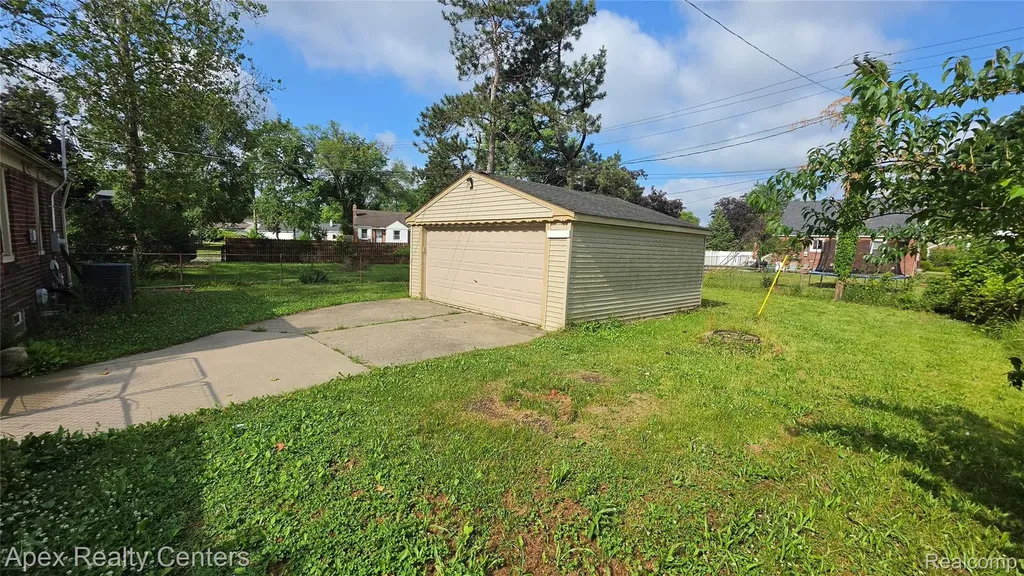 1172 Blackstone Street Inkster City MI 48141