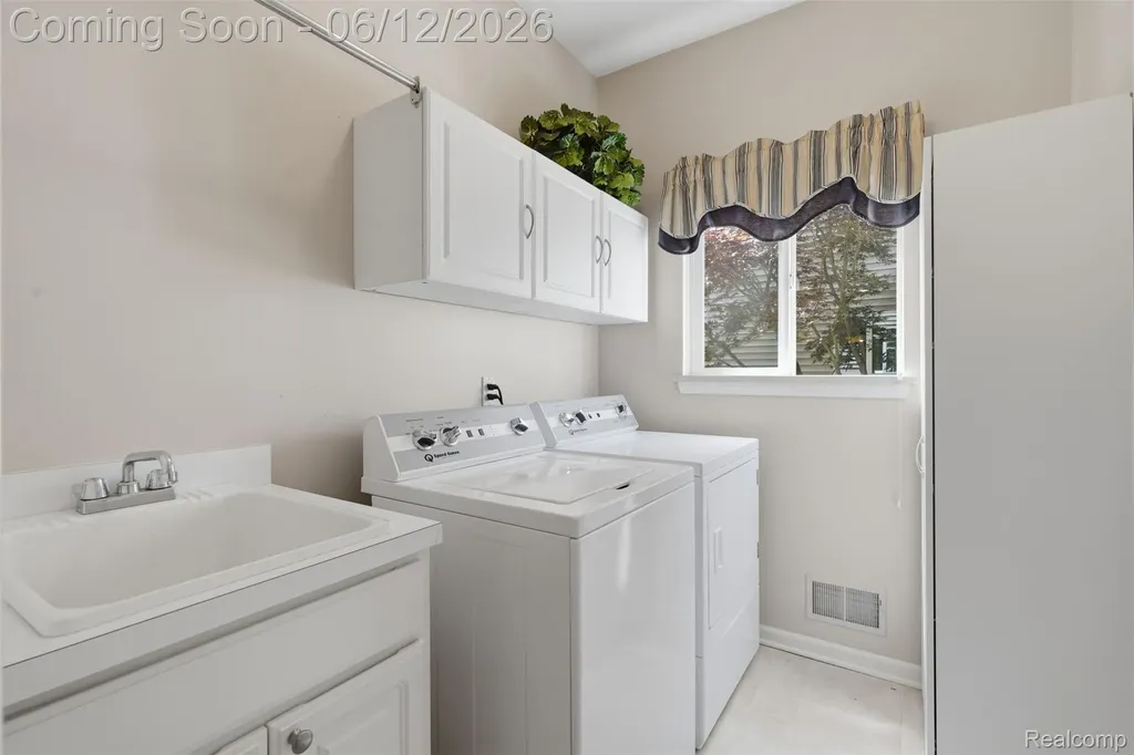 470 Delmar Court Highland Charter Township MI 48357