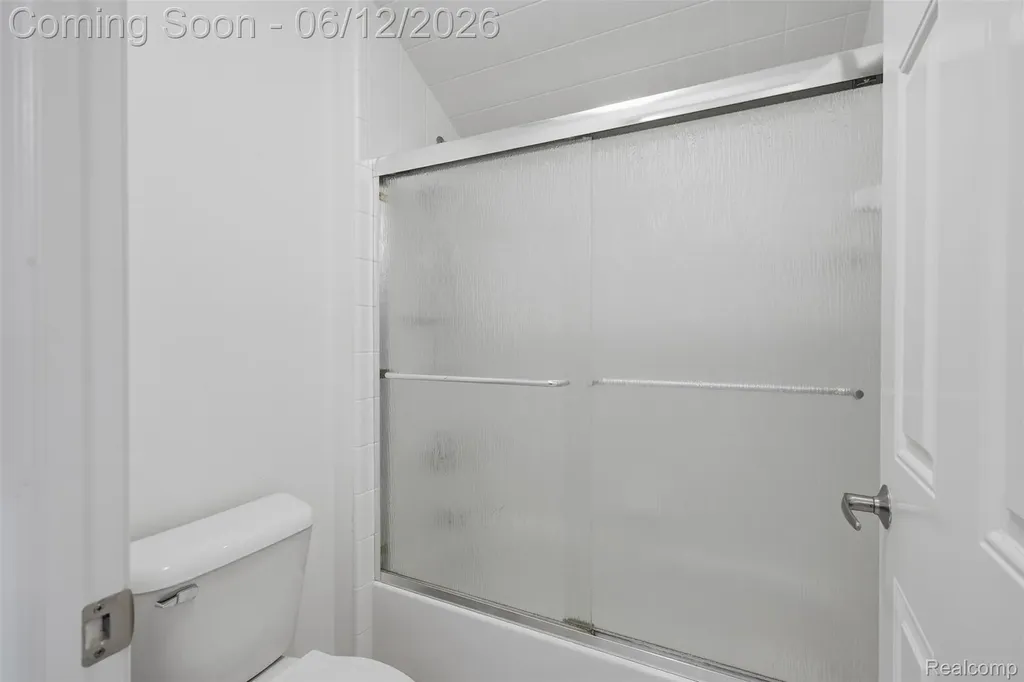 470 Delmar Court Highland Charter Township MI 48357