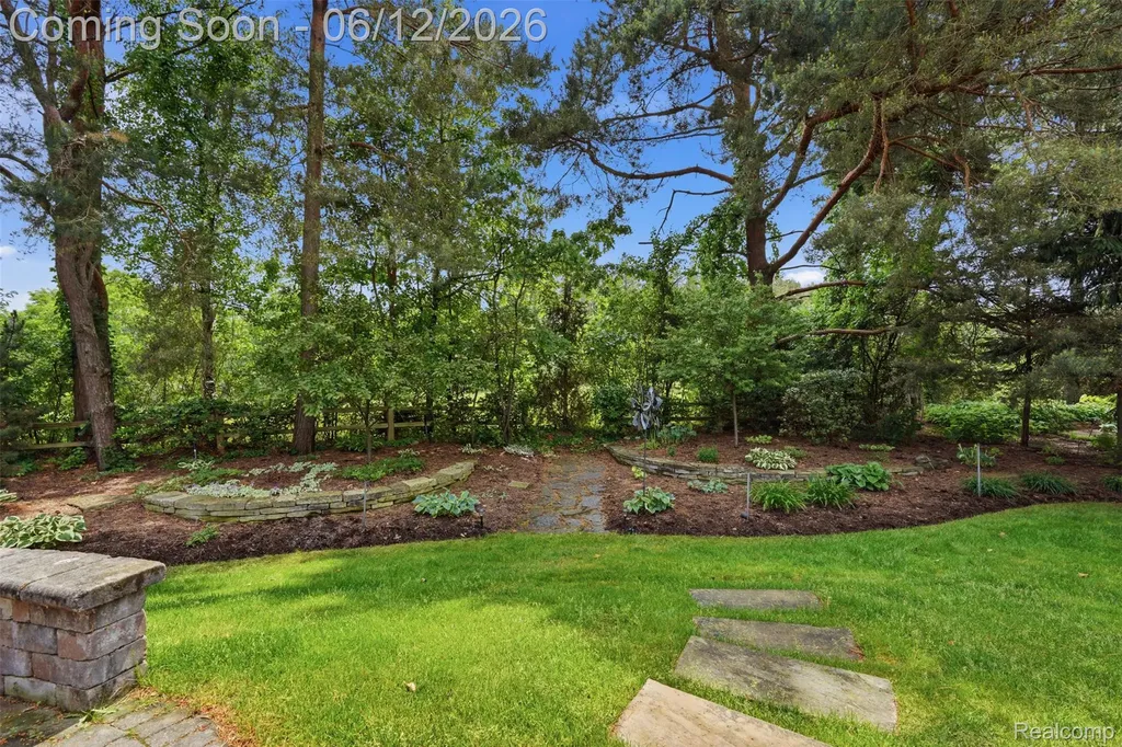 470 Delmar Court Highland Charter Township MI 48357