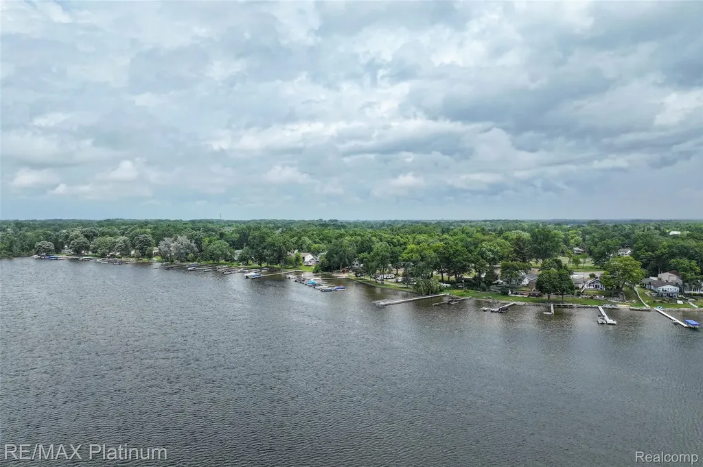 2 Serenity Shore Fenton Charter Township MI 48430