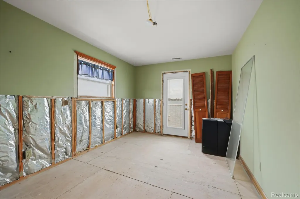 5557 Pointe Dr. Drive East China Township MI 48054