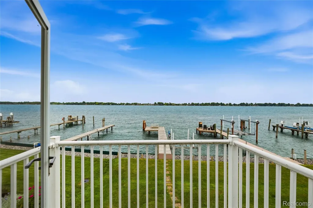 5557 Pointe Dr. Drive East China Township MI 48054