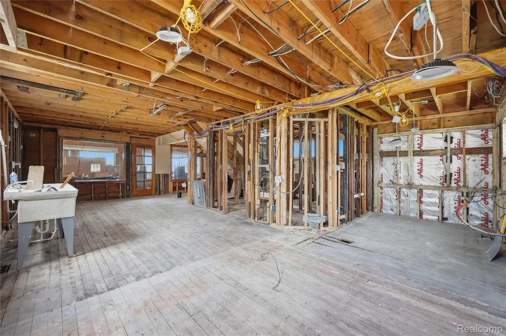 5557 Pointe Dr. Drive East China Township MI 48054