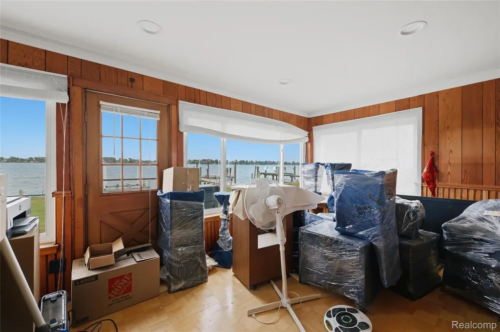 5557 Pointe Dr. Drive East China Township MI 48054