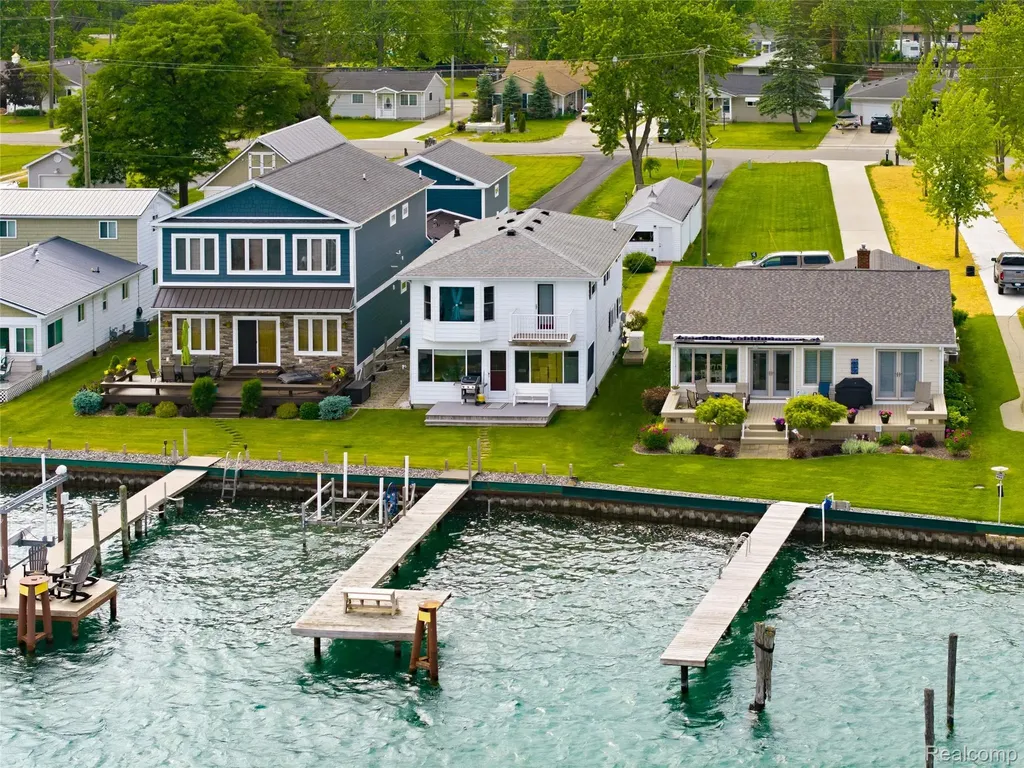 5557 Pointe Dr. Drive East China Township MI 48054