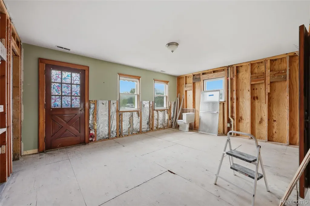 5557 Pointe Dr. Drive East China Township MI 48054