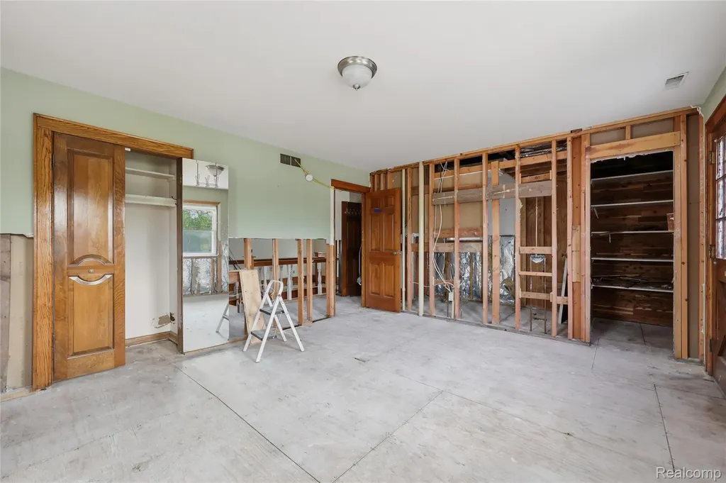 5557 Pointe Dr. Drive East China Township MI 48054