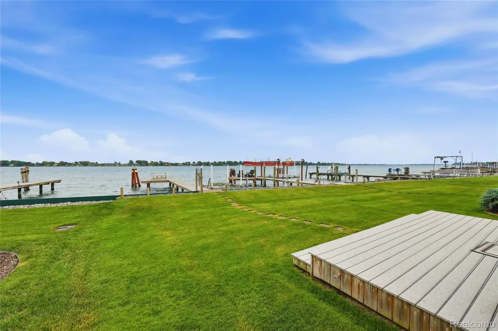5557 Pointe Dr. Drive East China Township MI 48054