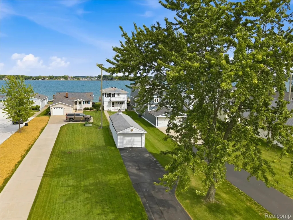5557 Pointe Dr. Drive East China Township MI 48054