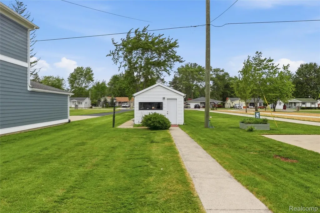 5557 Pointe Dr. Drive East China Township MI 48054