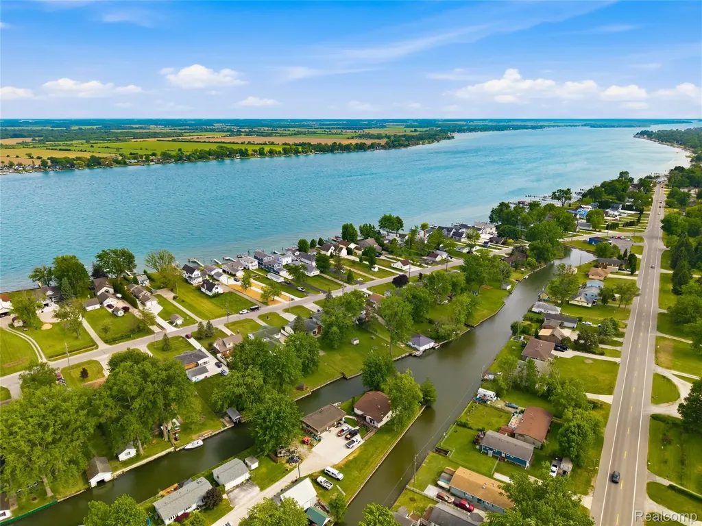 5557 Pointe Dr. Drive East China Township MI 48054