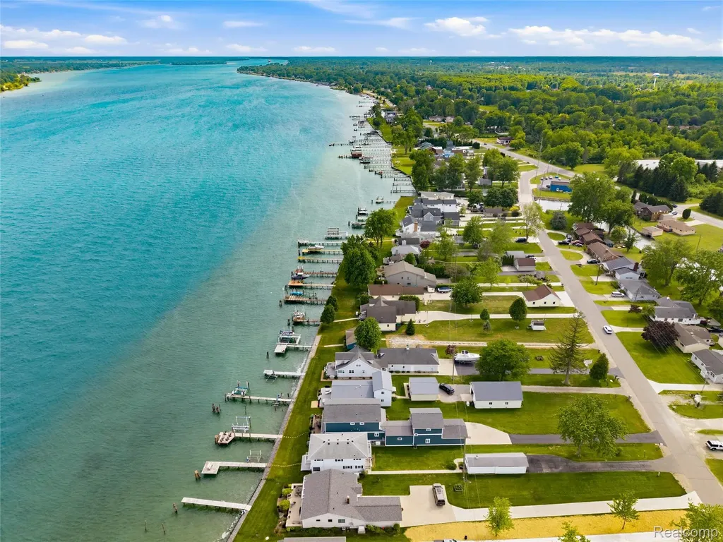 5557 Pointe Dr. Drive East China Township MI 48054
