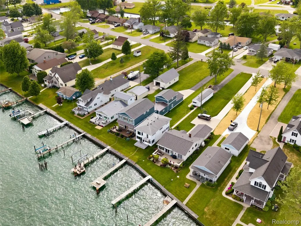 5557 Pointe Dr. Drive East China Township MI 48054