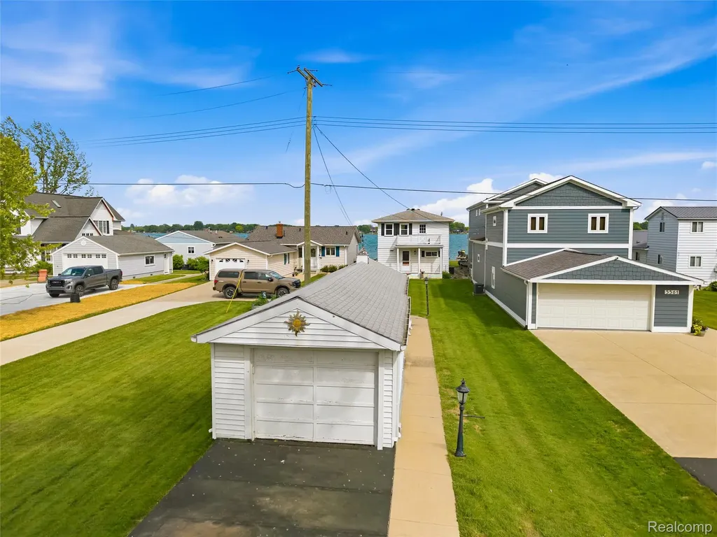5557 Pointe Dr. Drive East China Township MI 48054