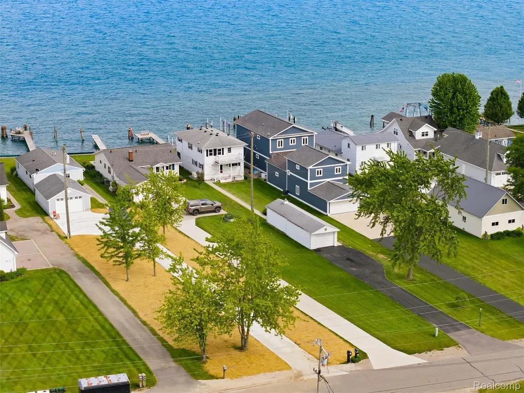 5557 Pointe Dr. Drive East China Township MI 48054