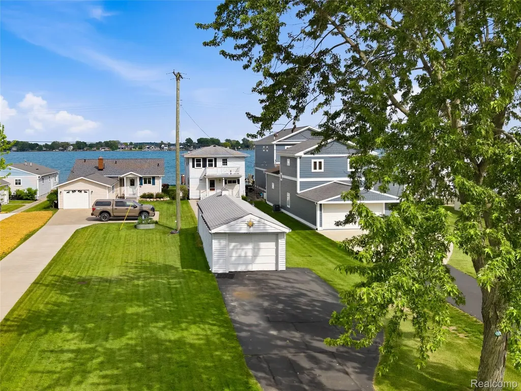 5557 Pointe Dr. Drive East China Township MI 48054