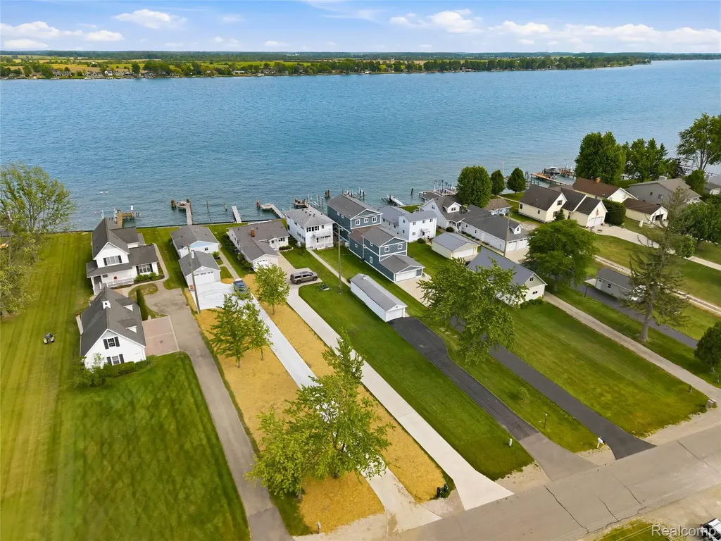5557 Pointe Dr. Drive East China Township MI 48054