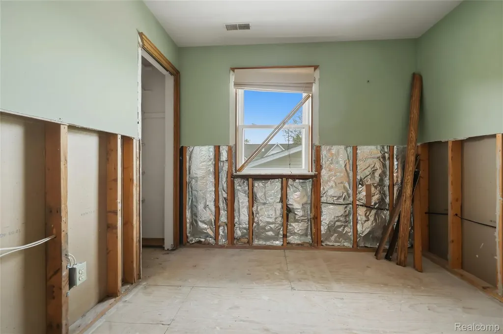 5557 Pointe Dr. Drive East China Township MI 48054