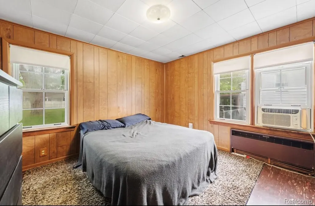 9235 Whitall Lane Grosse Ile Township MI 48138