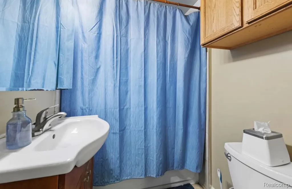 9235 Whitall Lane Grosse Ile Township MI 48138