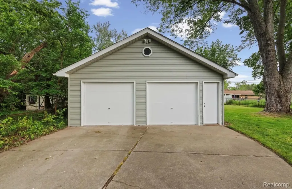 9235 Whitall Lane Grosse Ile Township MI 48138