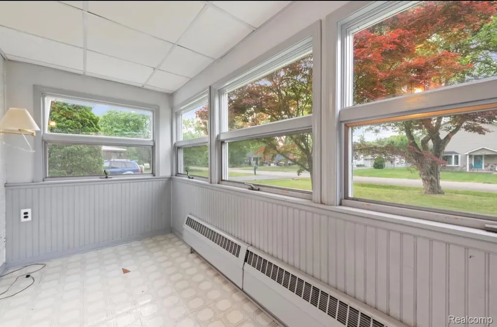 9235 Whitall Lane Grosse Ile Township MI 48138