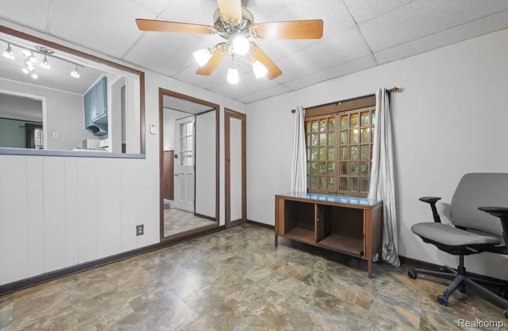 9235 Whitall Lane Grosse Ile Township MI 48138
