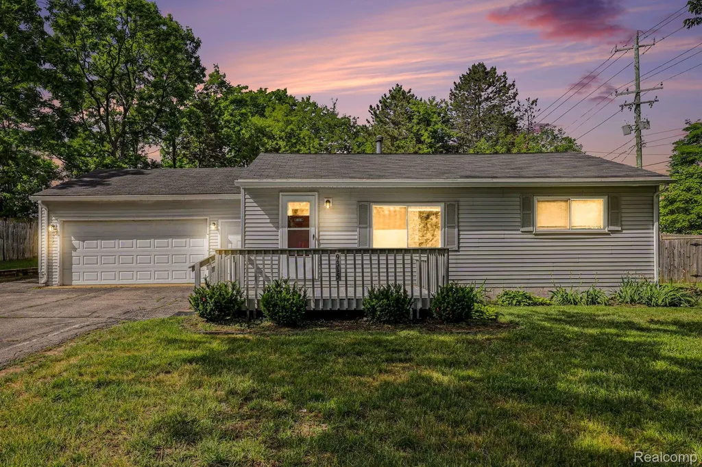 9315 Hillcrest Road Springfield Charter Township MI 48348