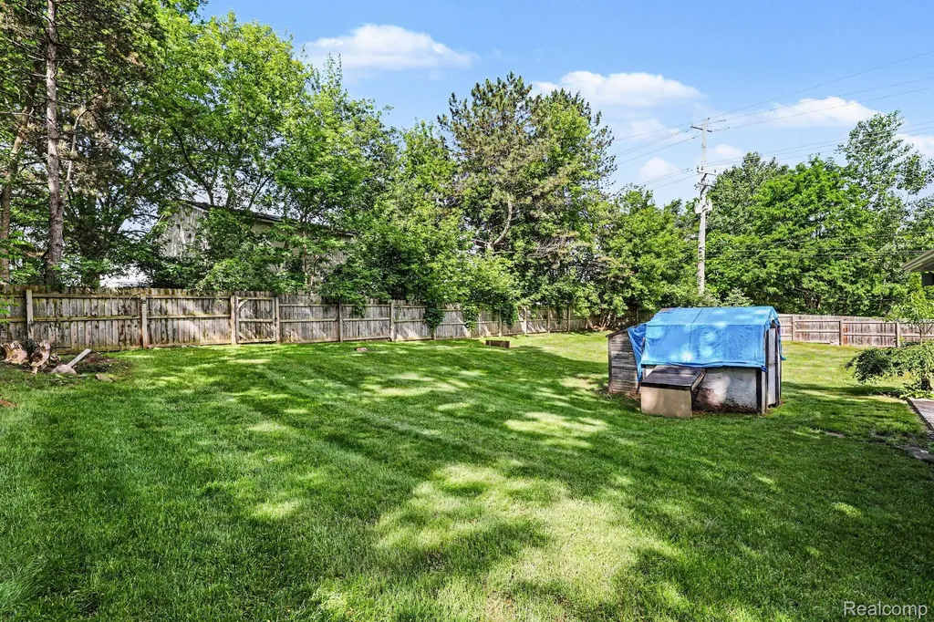 9315 Hillcrest Road Springfield Charter Township MI 48348
