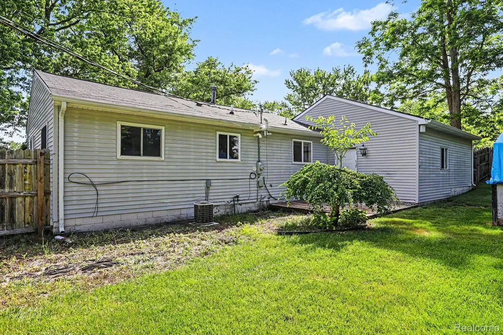9315 Hillcrest Road Springfield Charter Township MI 48348