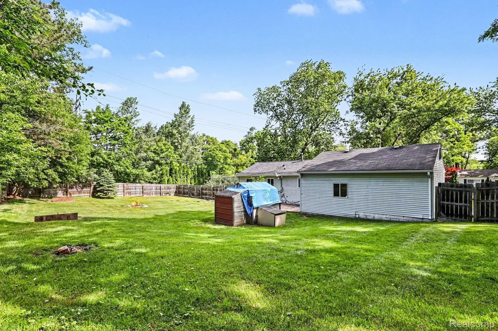 9315 Hillcrest Road Springfield Charter Township MI 48348