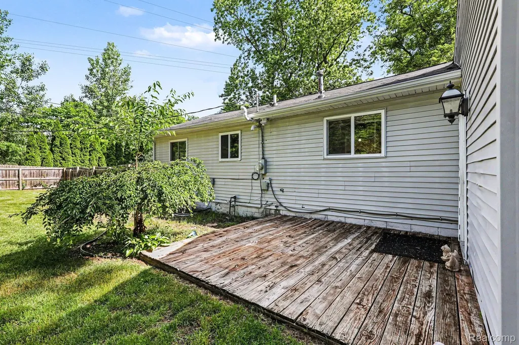 9315 Hillcrest Road Springfield Charter Township MI 48348