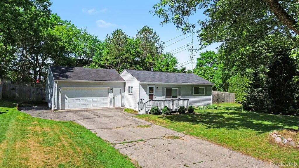 9315 Hillcrest Road Springfield Charter Township MI 48348
