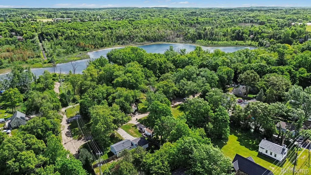 9315 Hillcrest Road Springfield Charter Township MI 48348