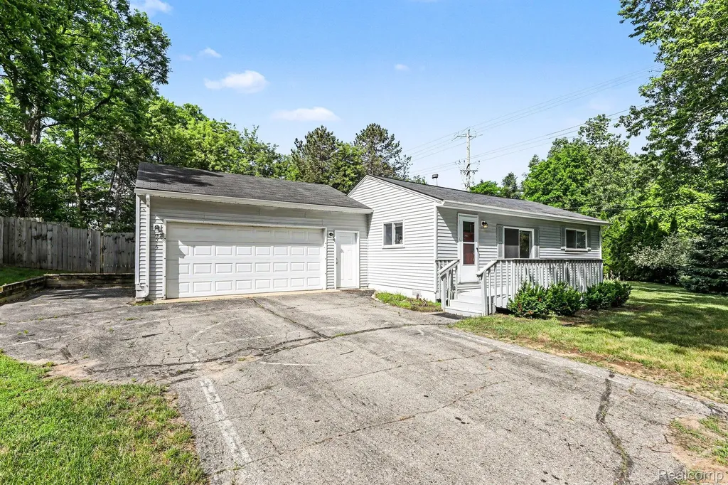 9315 Hillcrest Road Springfield Charter Township MI 48348