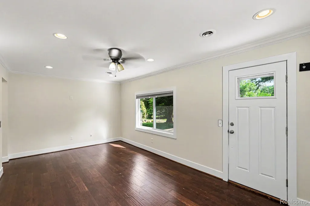 9315 Hillcrest Road Springfield Charter Township MI 48348