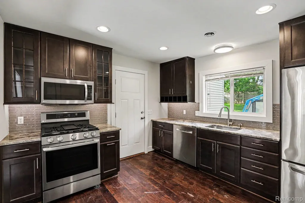 9315 Hillcrest Road Springfield Charter Township MI 48348