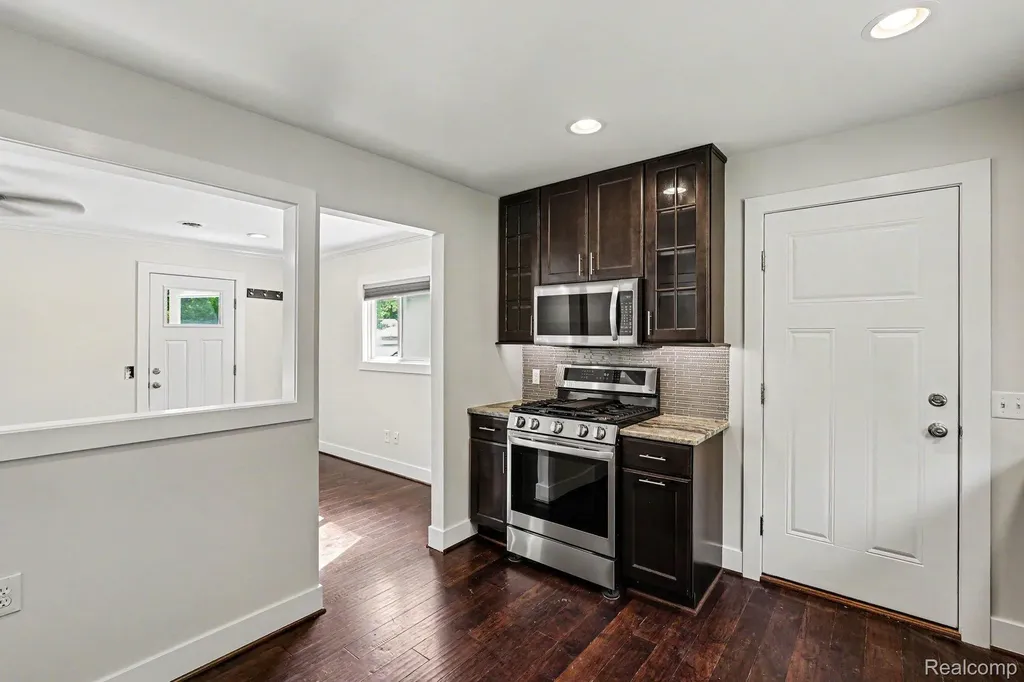 9315 Hillcrest Road Springfield Charter Township MI 48348