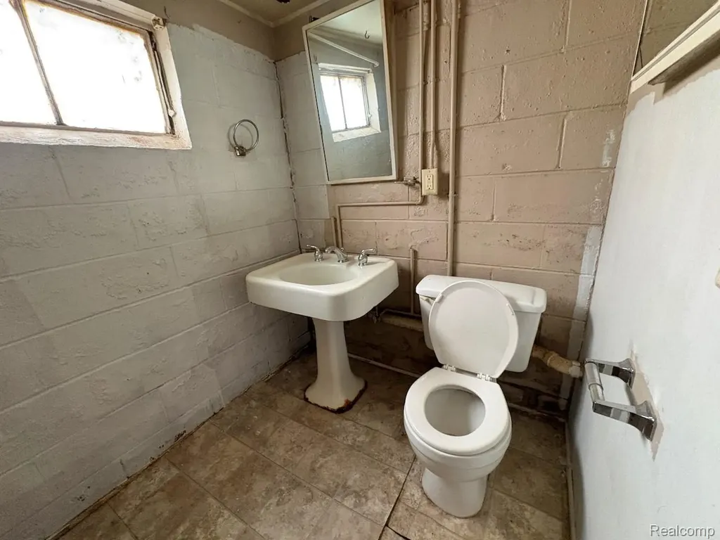 25680 Send Street Roseville City MI 48066