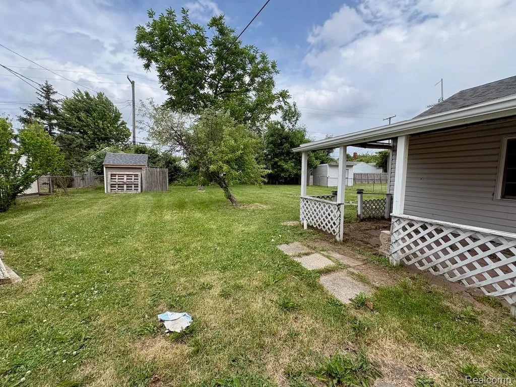 25680 Send Street Roseville City MI 48066