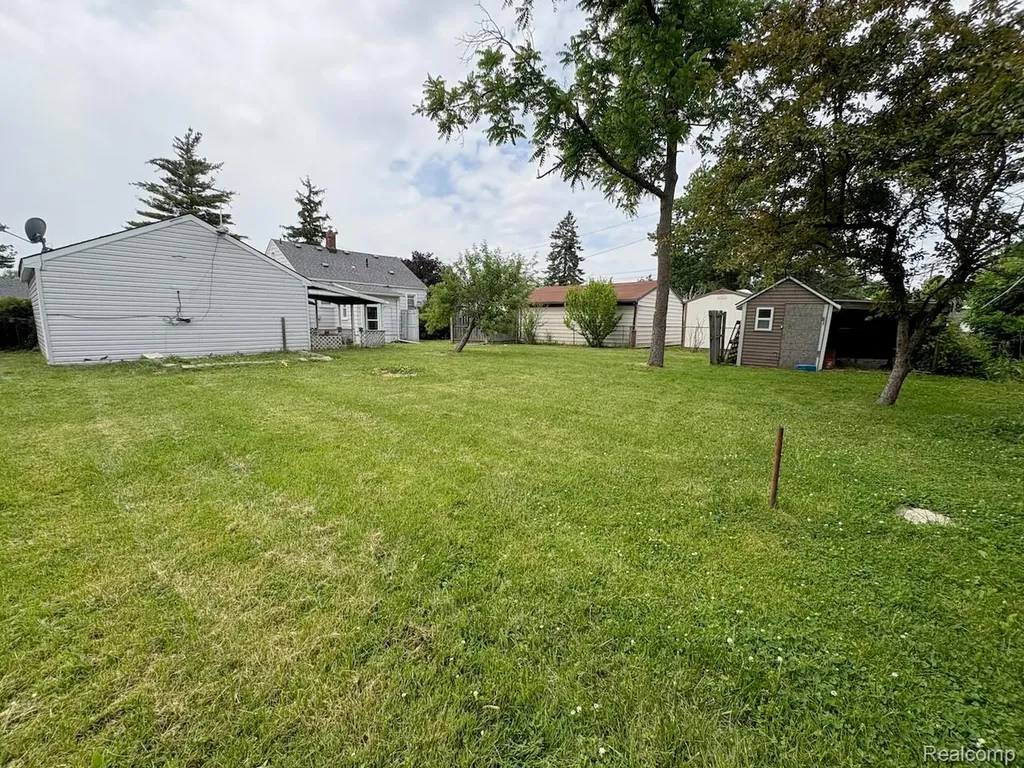 25680 Send Street Roseville City MI 48066