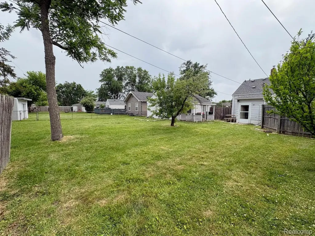 25680 Send Street Roseville City MI 48066